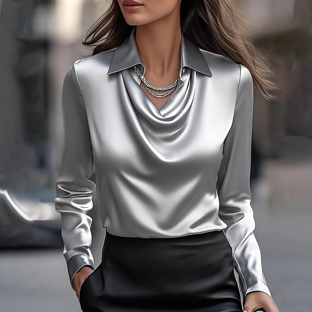Olivia | Glansig blus med plisserad hals – chic och tidlös