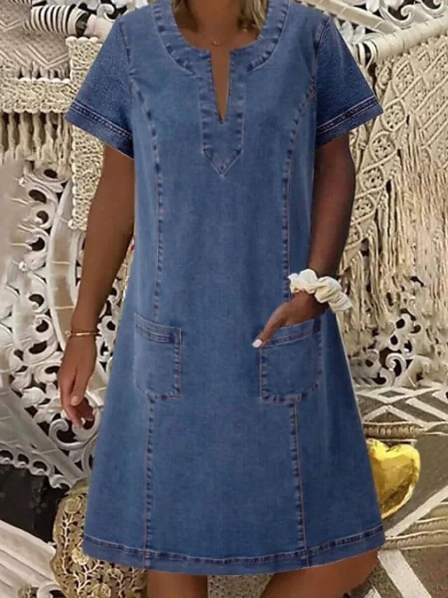 Delphine | Somrig jeansklänning med V-ringning